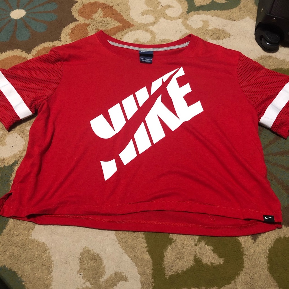 Women’s Nike shirt